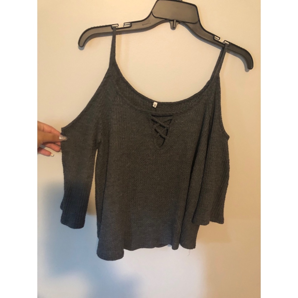Open shoulder top